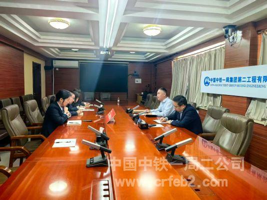 二公司“分割办证工作领导小组”召开专题协调会——张磊 摄 二公司“分割办证工作领导小组”召开专题协调会——张磊 摄